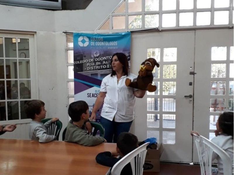 Miembros del Colegio de Odontólogos promocionaron la salud bucodental en La Plata, Ensenada y Guernica